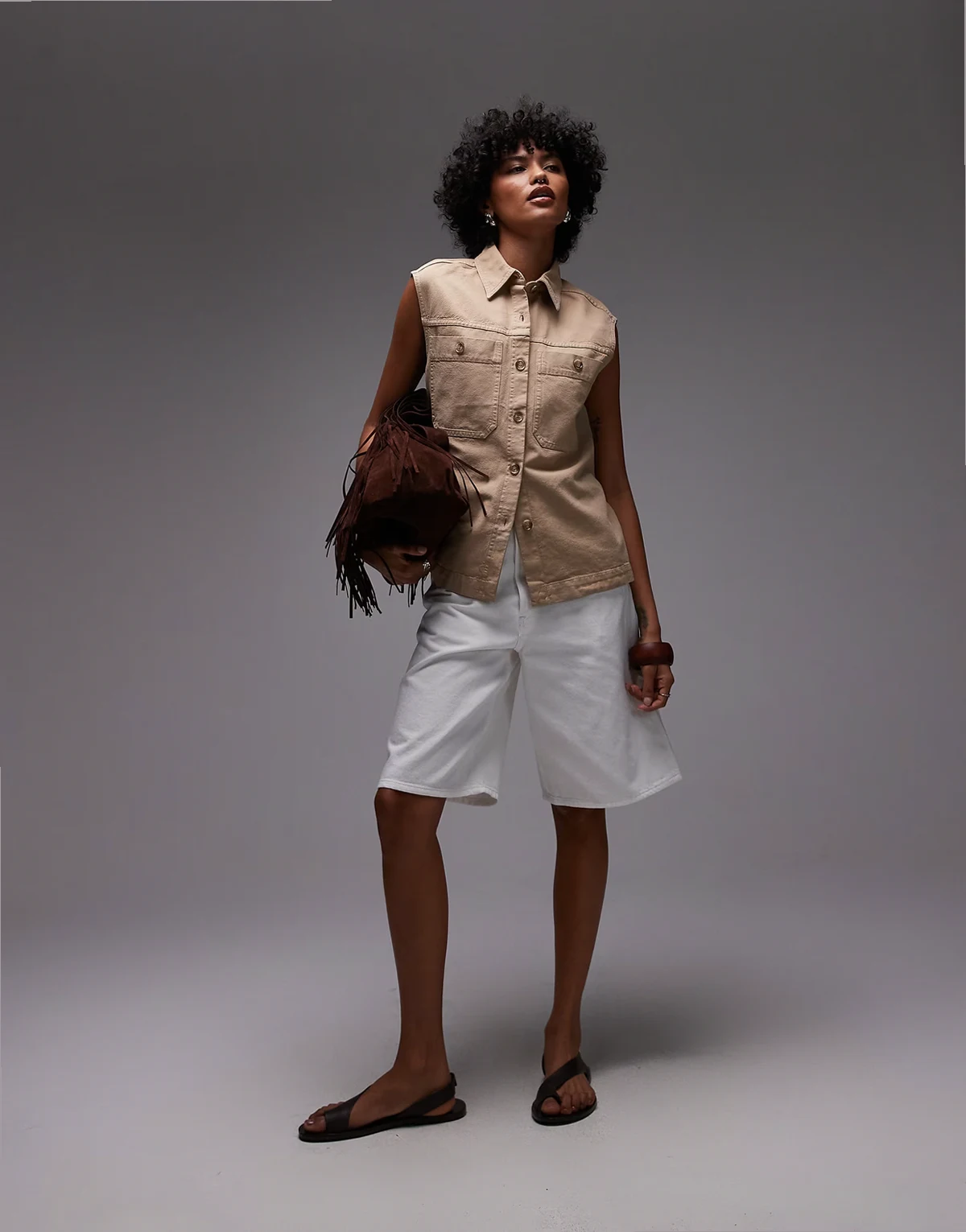– Locker geschnittene Shorts aus Denim-Twill in Weiß mit mittelhohem Bund und fünf Taschen