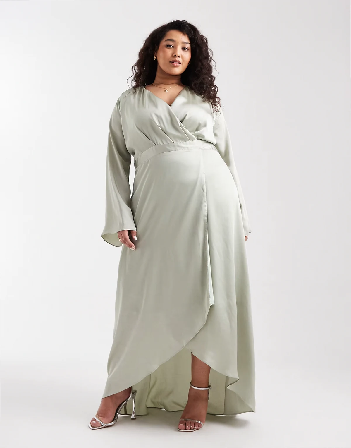 Bridesmaid – Zielona satynowa sukienka kopertowa maxi
