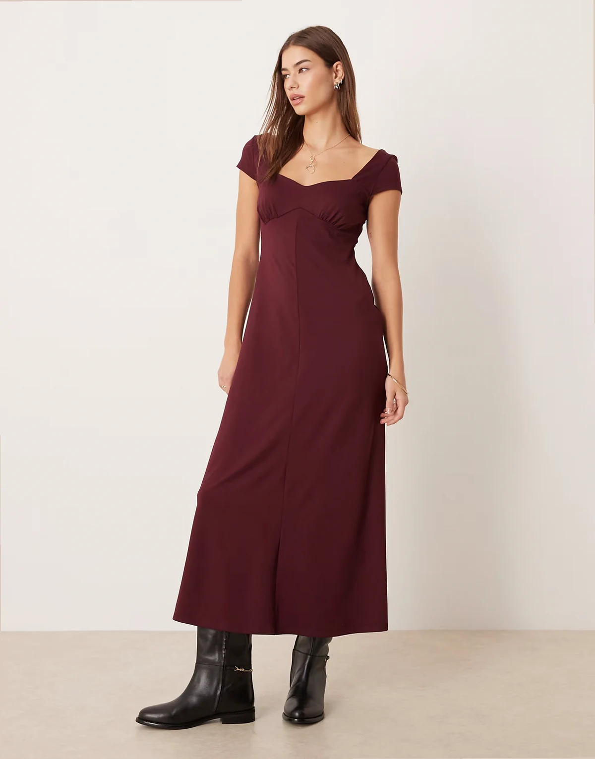 – Midi-Freizeitkleid in Burgunderrot mit Flügelärmeln