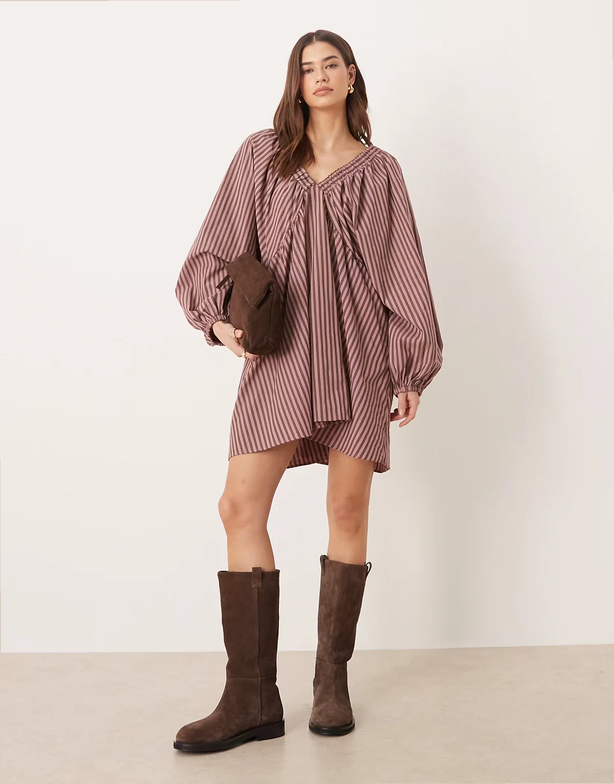 – Babydoll-Minikleid in gestreiftem Schokobraun