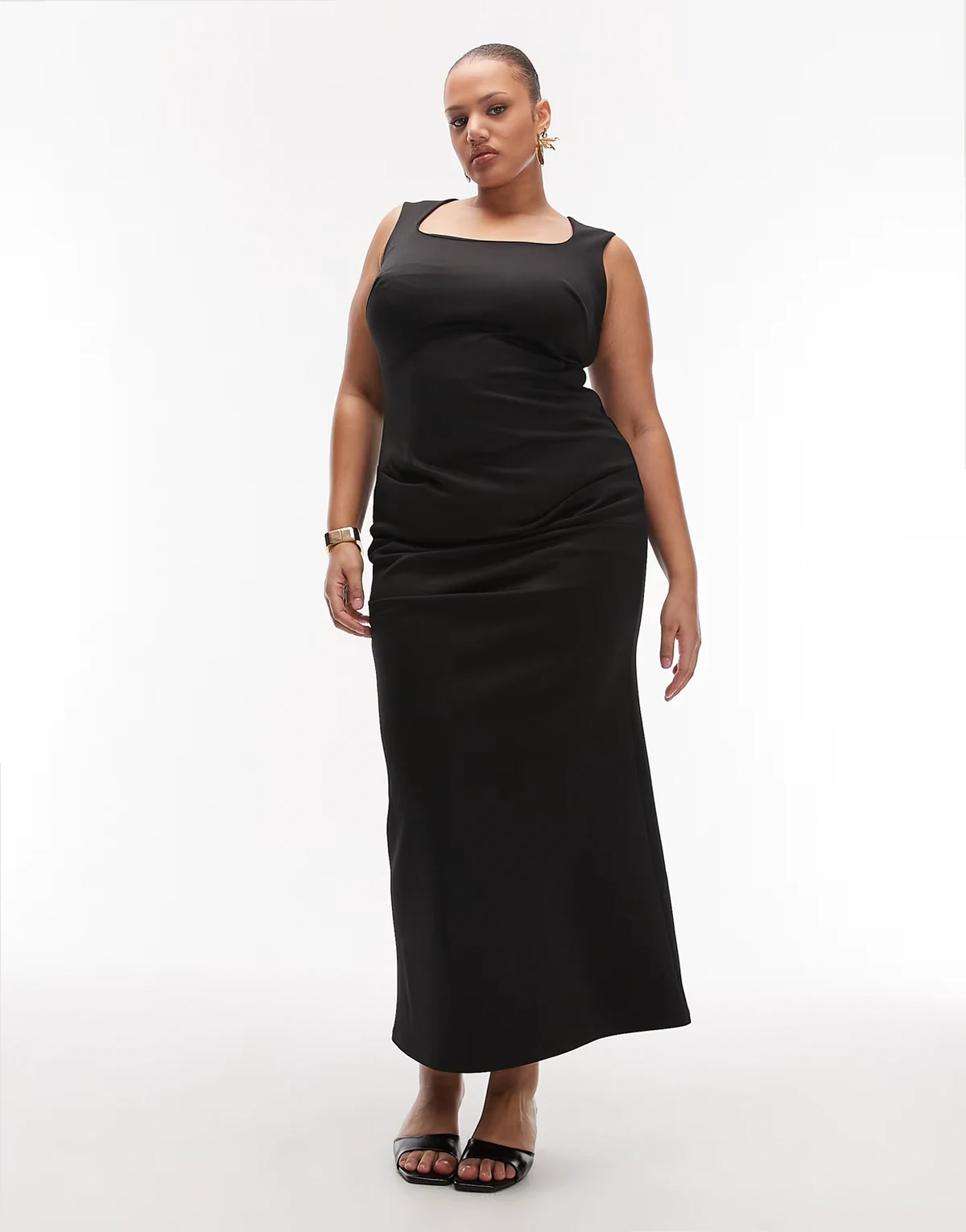 ASOS DESIGN Curve – Czarna modelująca sukienka maxi na ramiączkach z głębokim dekoltem w kształcie litery U z materiału w stylu scuba