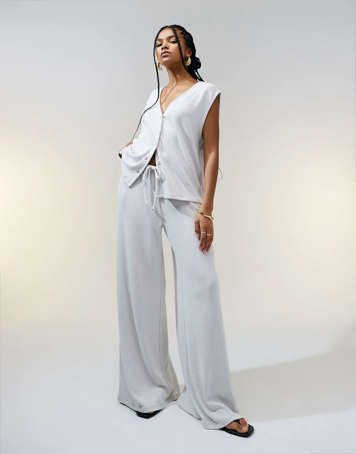 – Hose aus Strukturstrick in Steinbeige mit weitem Bein, Kombiteil