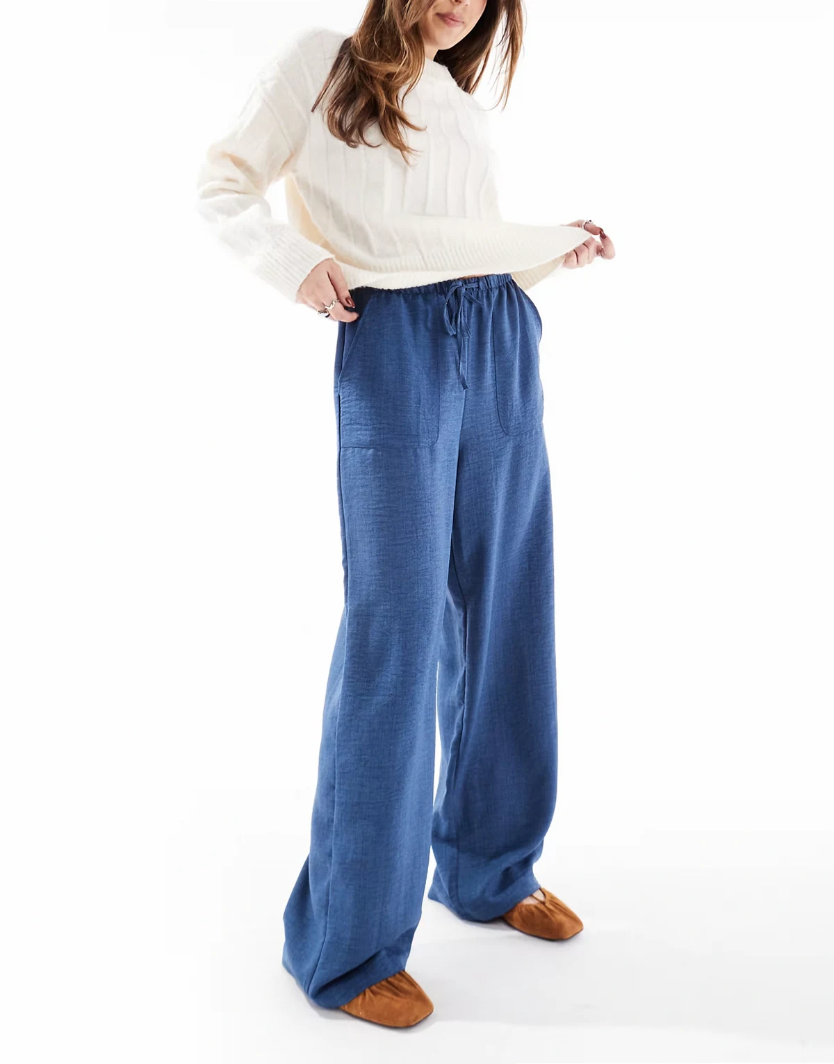 – Leichte Hose aus dunklem Denim mit Kordelzugbund