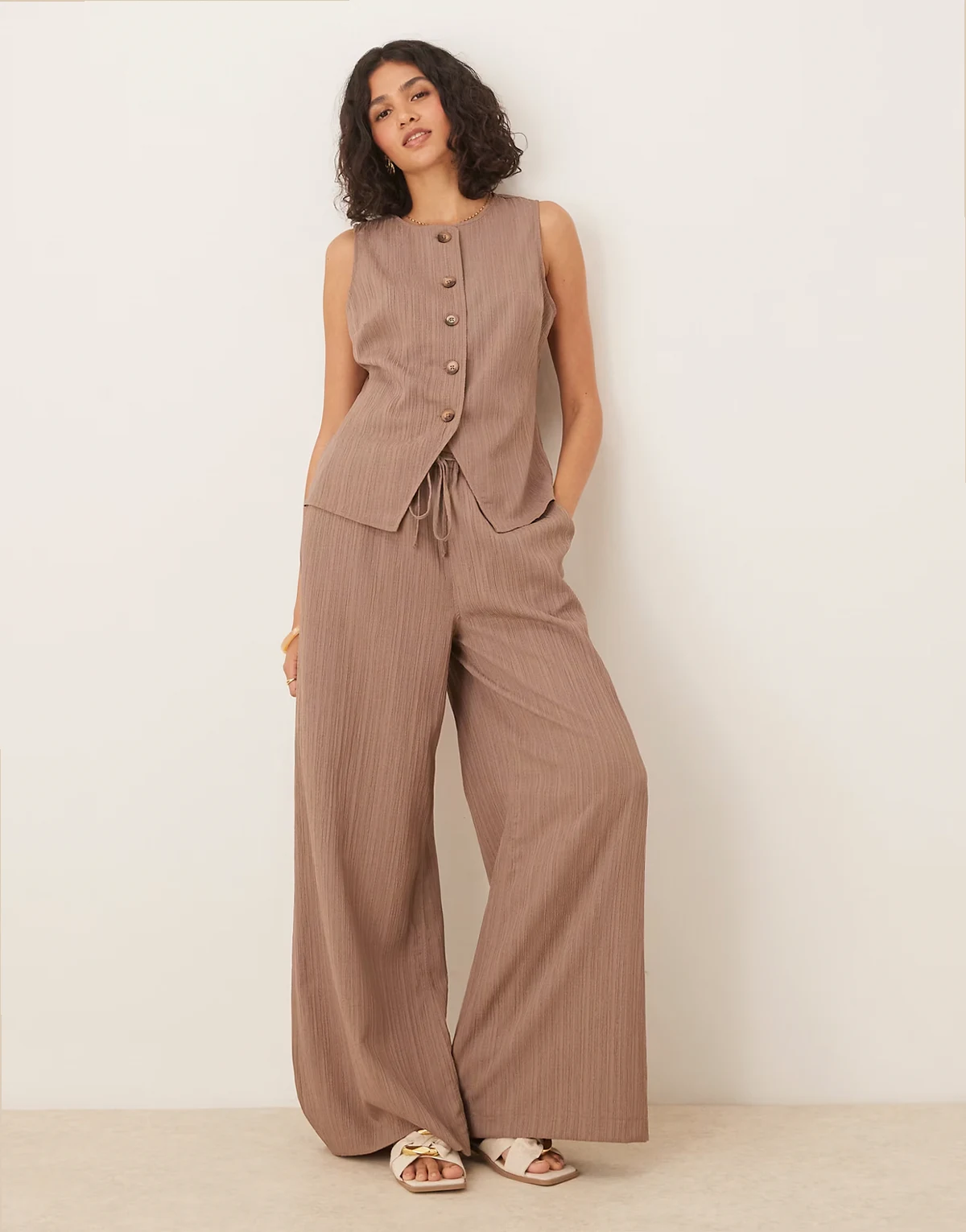 – Palazzo-Hose in Taupe mit Knitterstruktur, Kombiteil