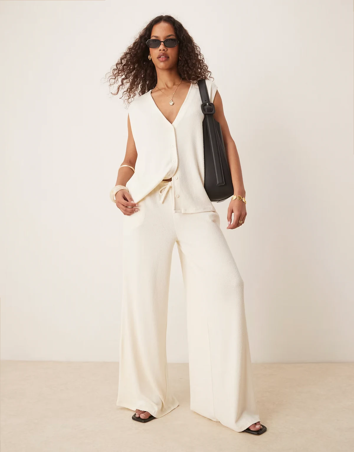– Hose in Creme aus strukturiertem Strick mit weitem Bein
