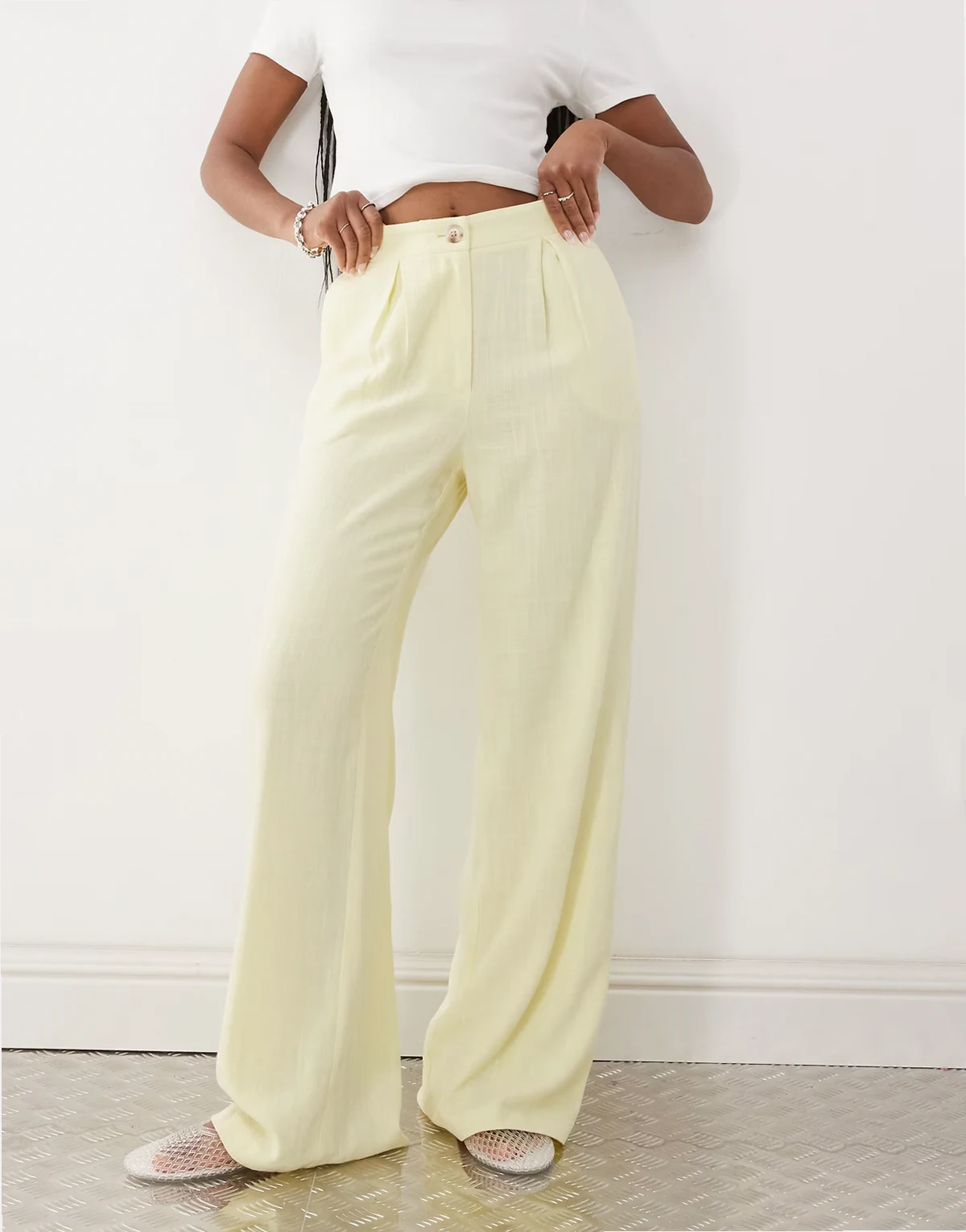 – Relaxed-Fit-Hose aus Leinenmix in Buttermilchgelb mit weitem Bein