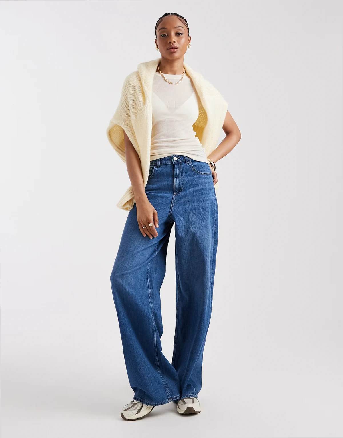 – Paulina – Weit geschnittene Jeans aus mittelblauem Denim mit hohem Bund