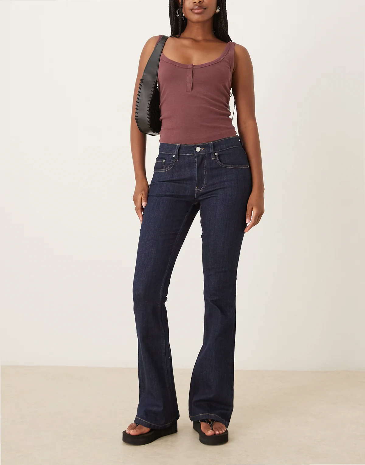 – Bootcut-Jeans in dunklem Indigoblau mit niedrigem Bund