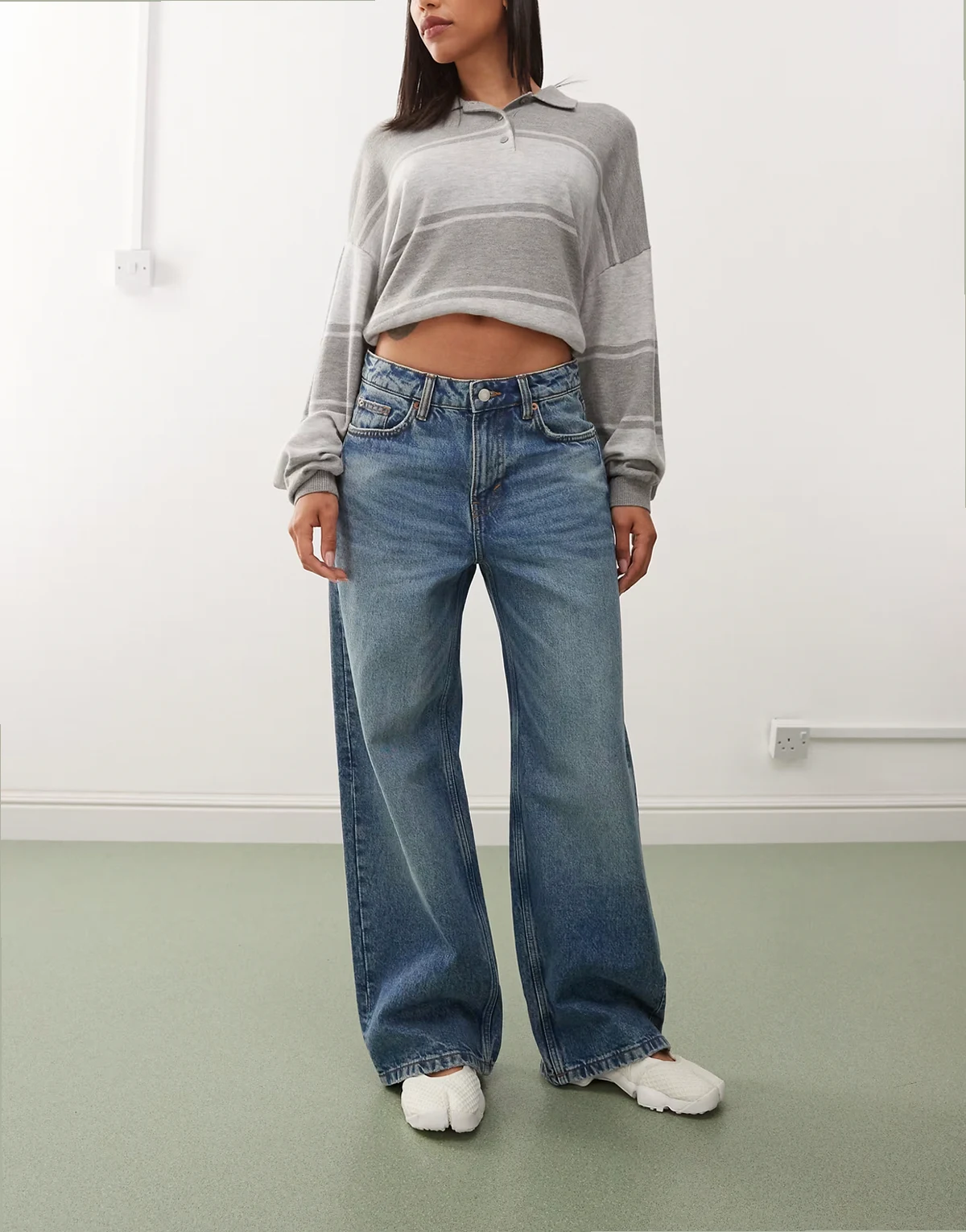– Missy – Loose-Fit-Jeans in dunkelblauer Waschung mit niedrigem Bund und grünem Farbstich