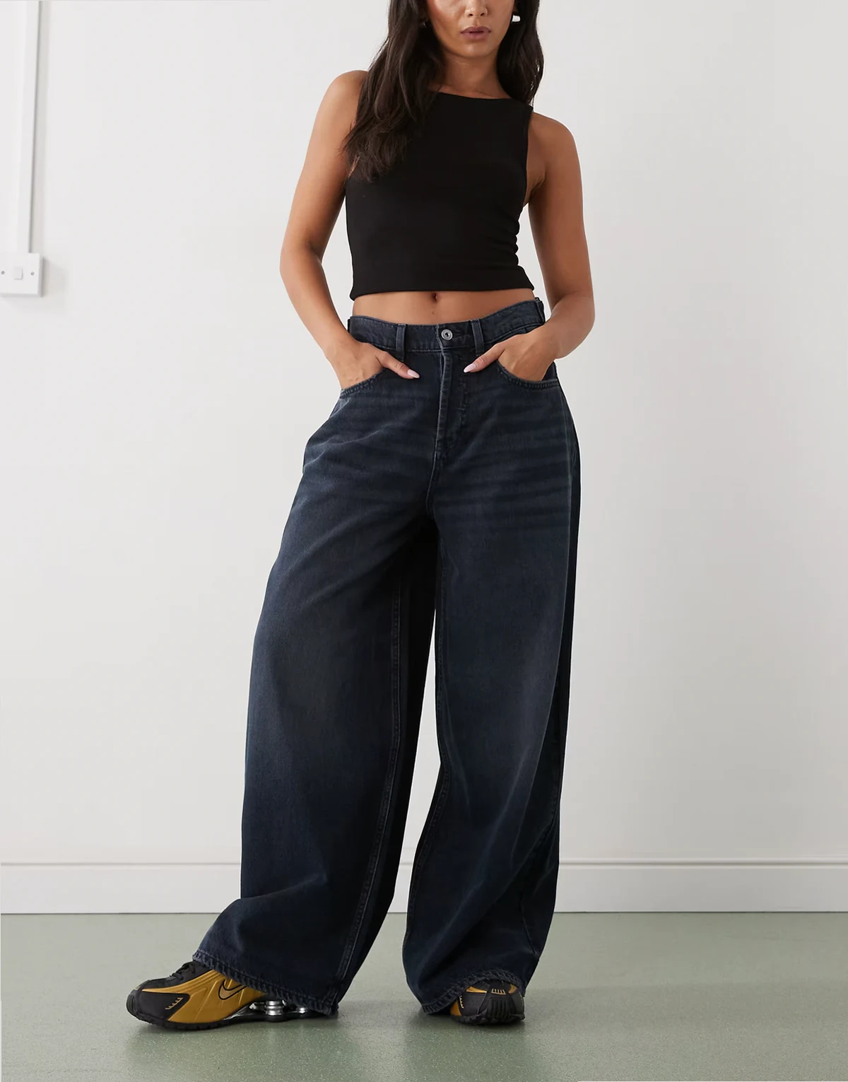 – X007 – Superweite Jeans in dunkelblauer Grunge-Waschung mit niedrigem Bund