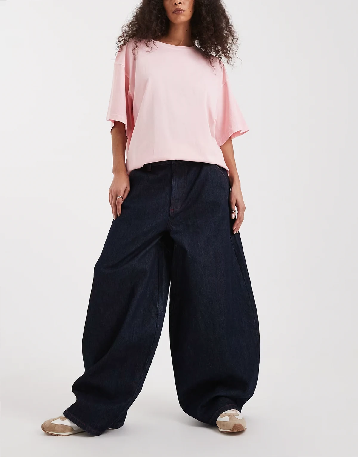 – X006 – Superweite Balloon-Jeans in Rinse-Waschung mit niedrigem Bund