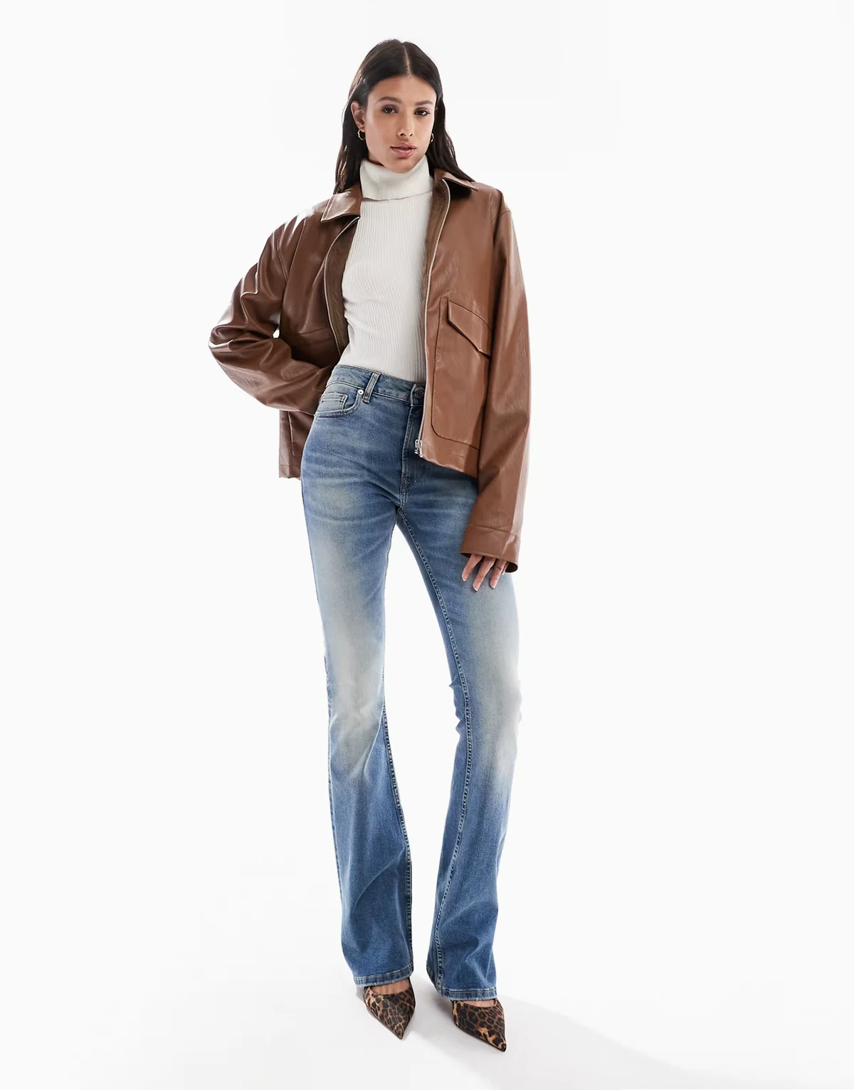 ASOS DESIGN Tall – Niebieskie jeansy bootcut z efektem sprania