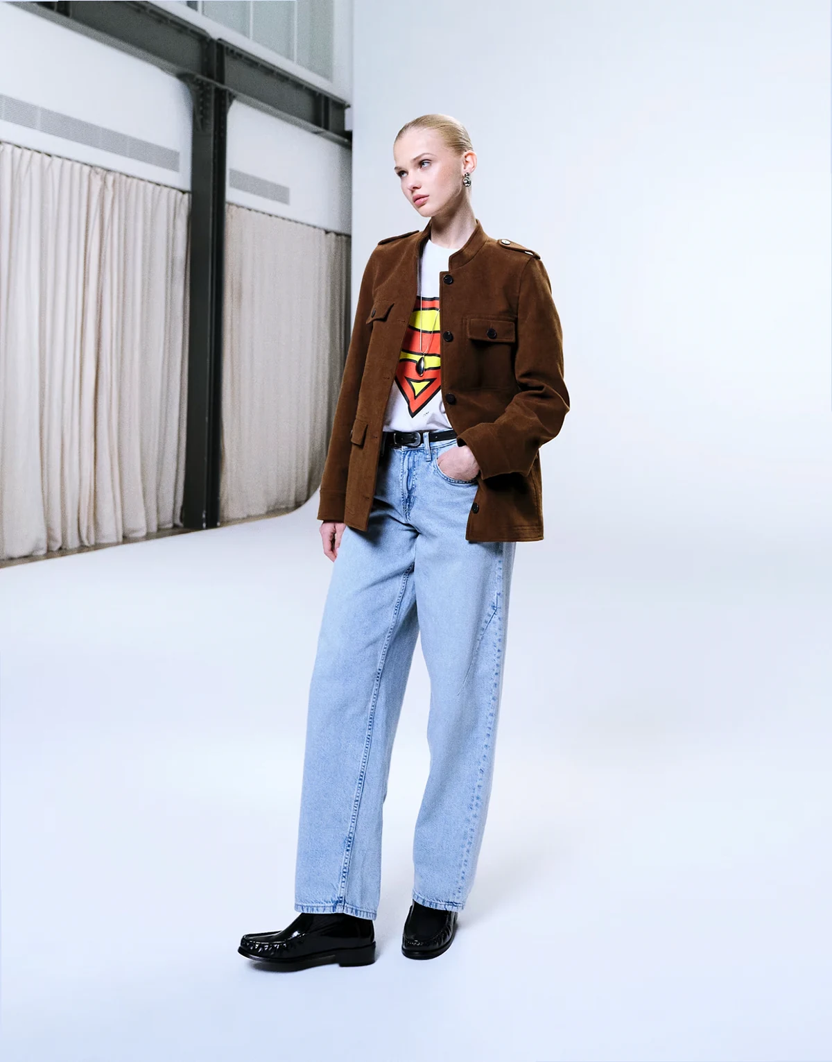 – Weite Barrel-Jeans in hellblauer Waschung