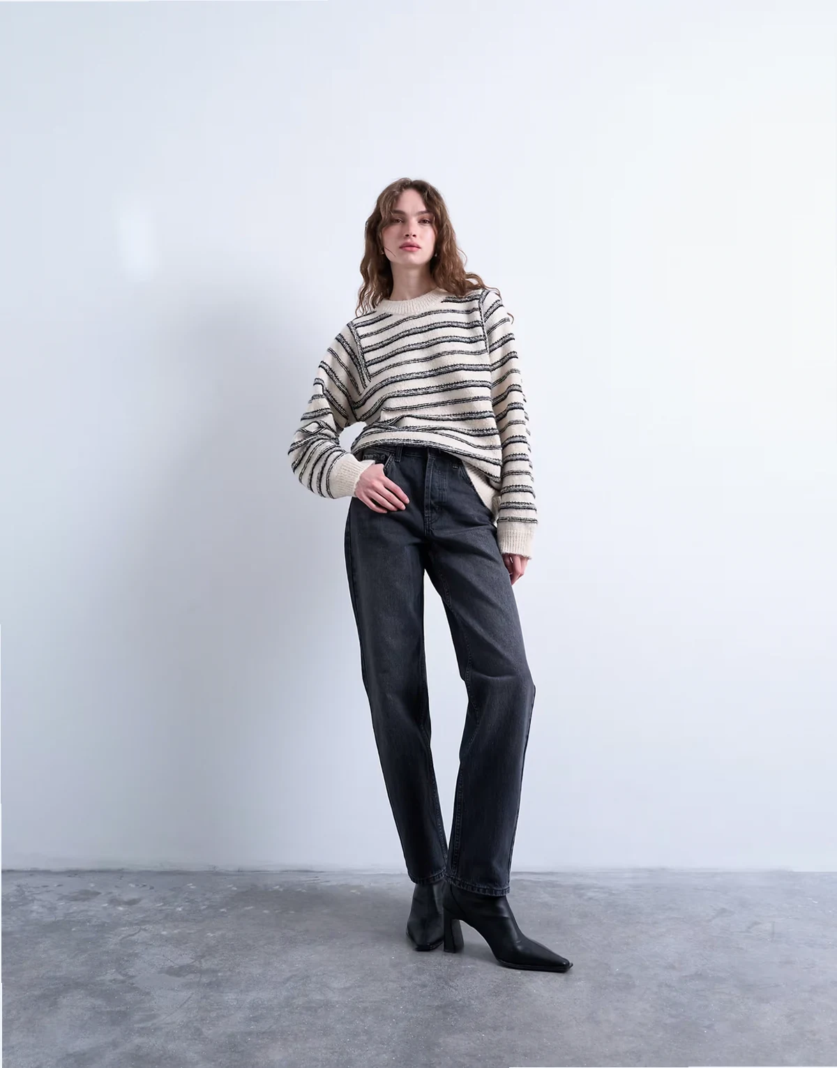 Runway mid rise straight jean in washed black