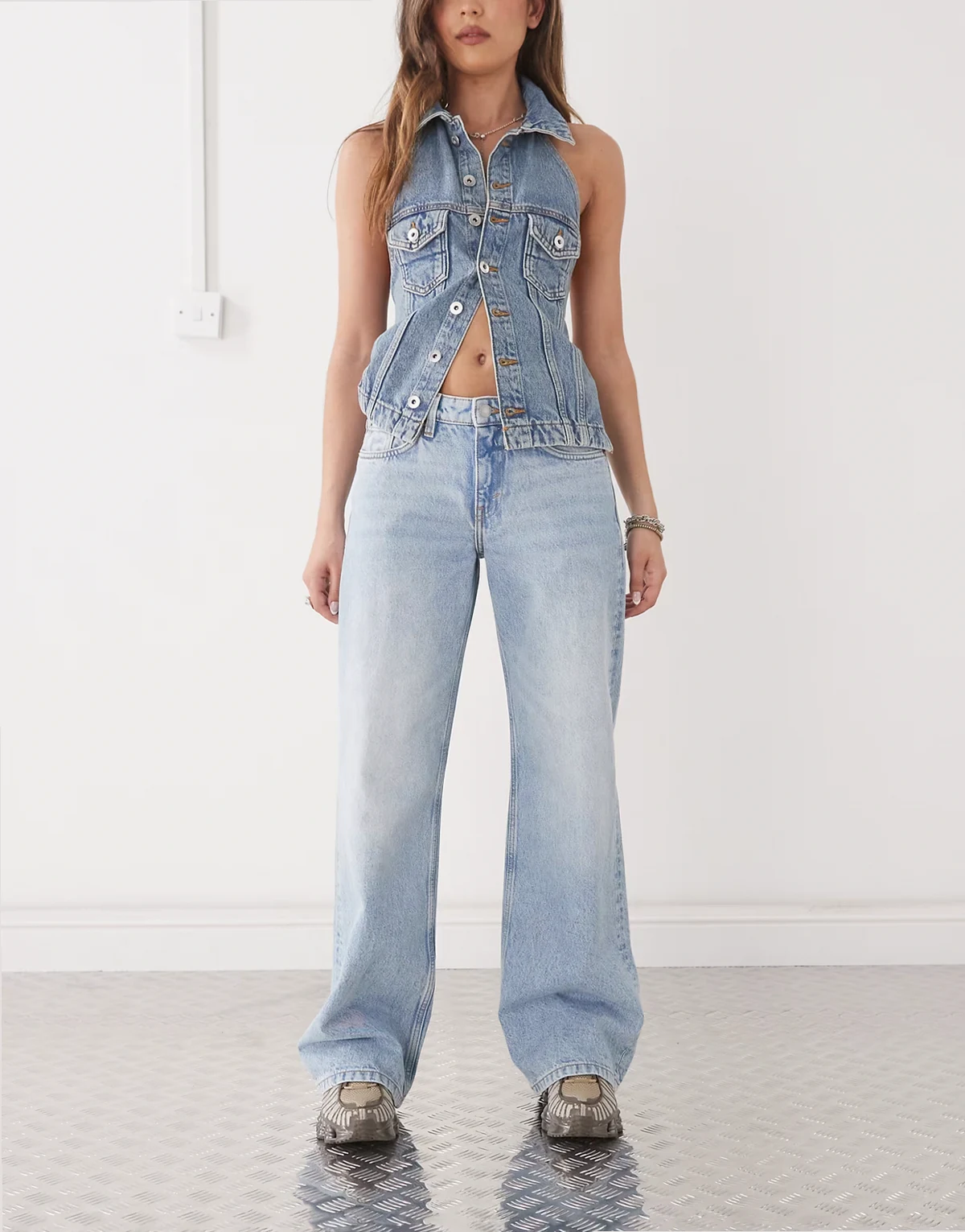 – Imoo – Jeans in verwaschenem Blau mit niedrigem Bund und weitem Bein