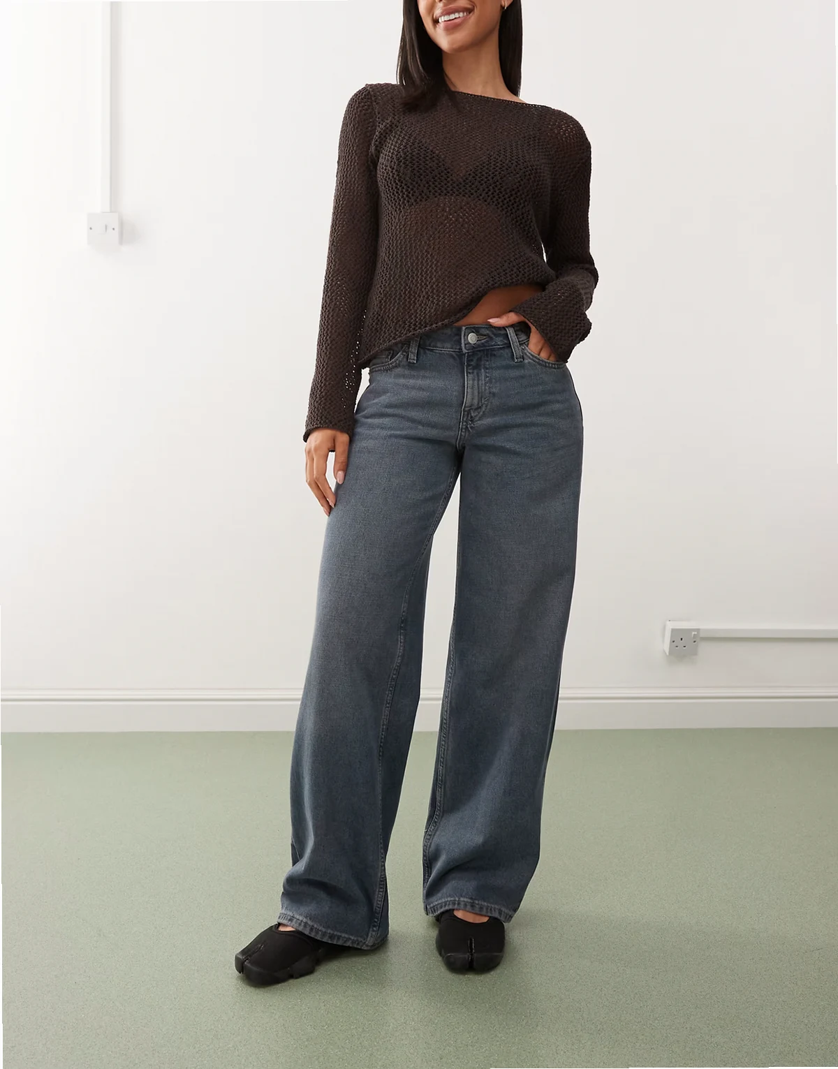 – Ample – Weit geschnittene Jeans in staubblauer Waschung mit niedrigem Bund