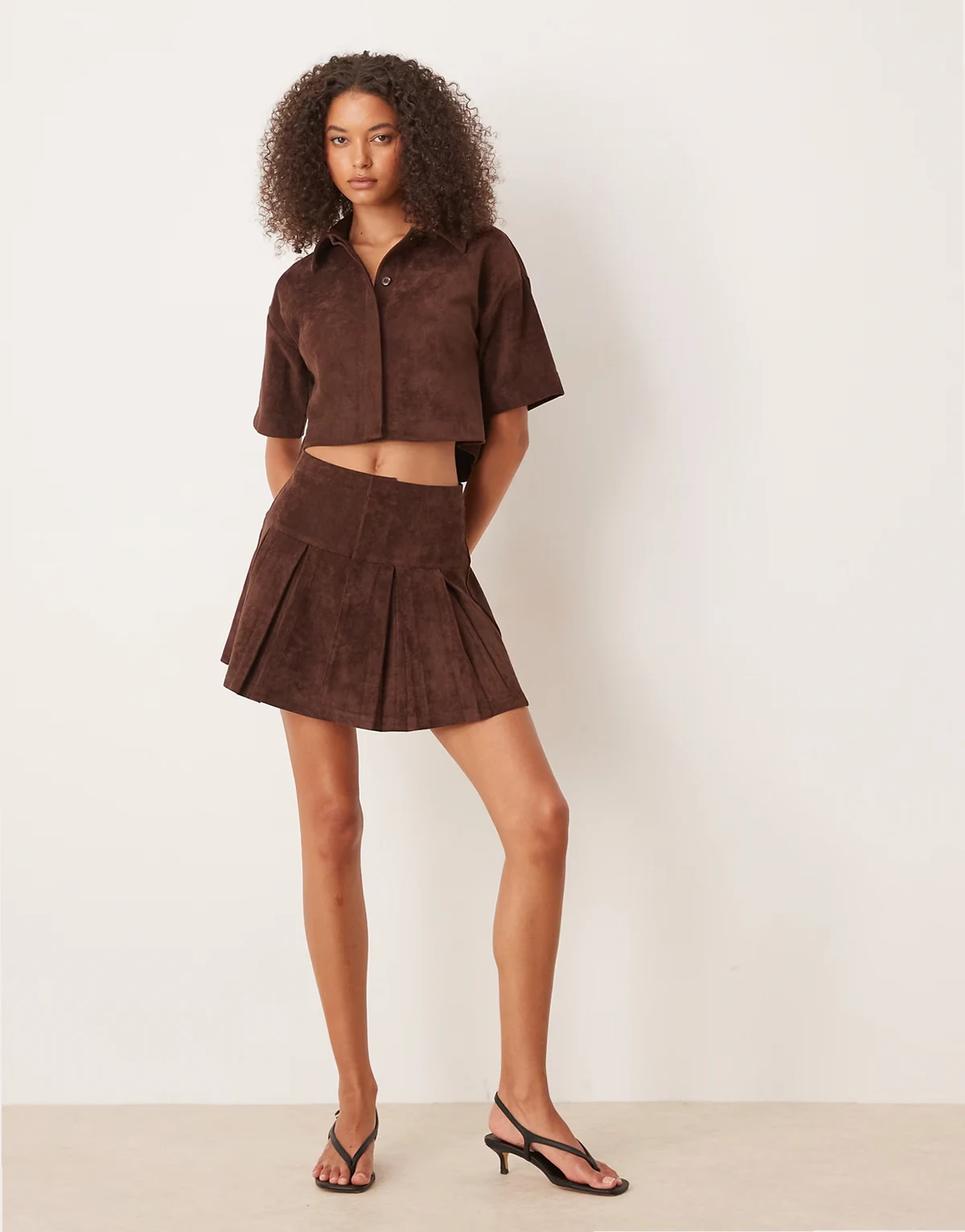 faux suede pleated mini skirt set in chocolate