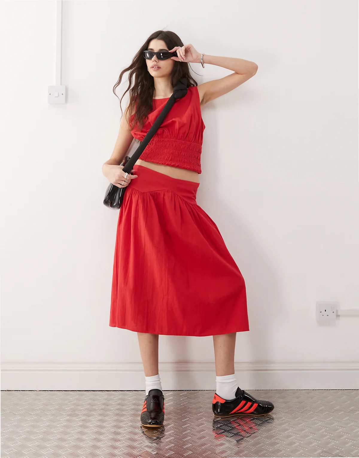 – Midirock aus Webstoff in roter Leinenoptik mit tiefer Taille, Kombiteil