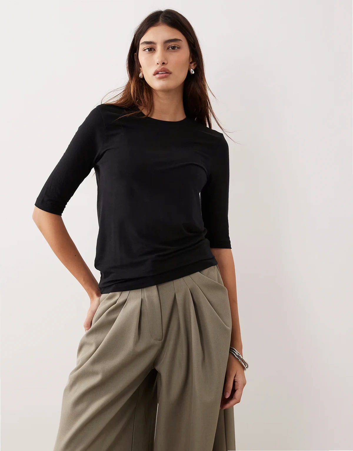 slim fit half sleeve tee in black