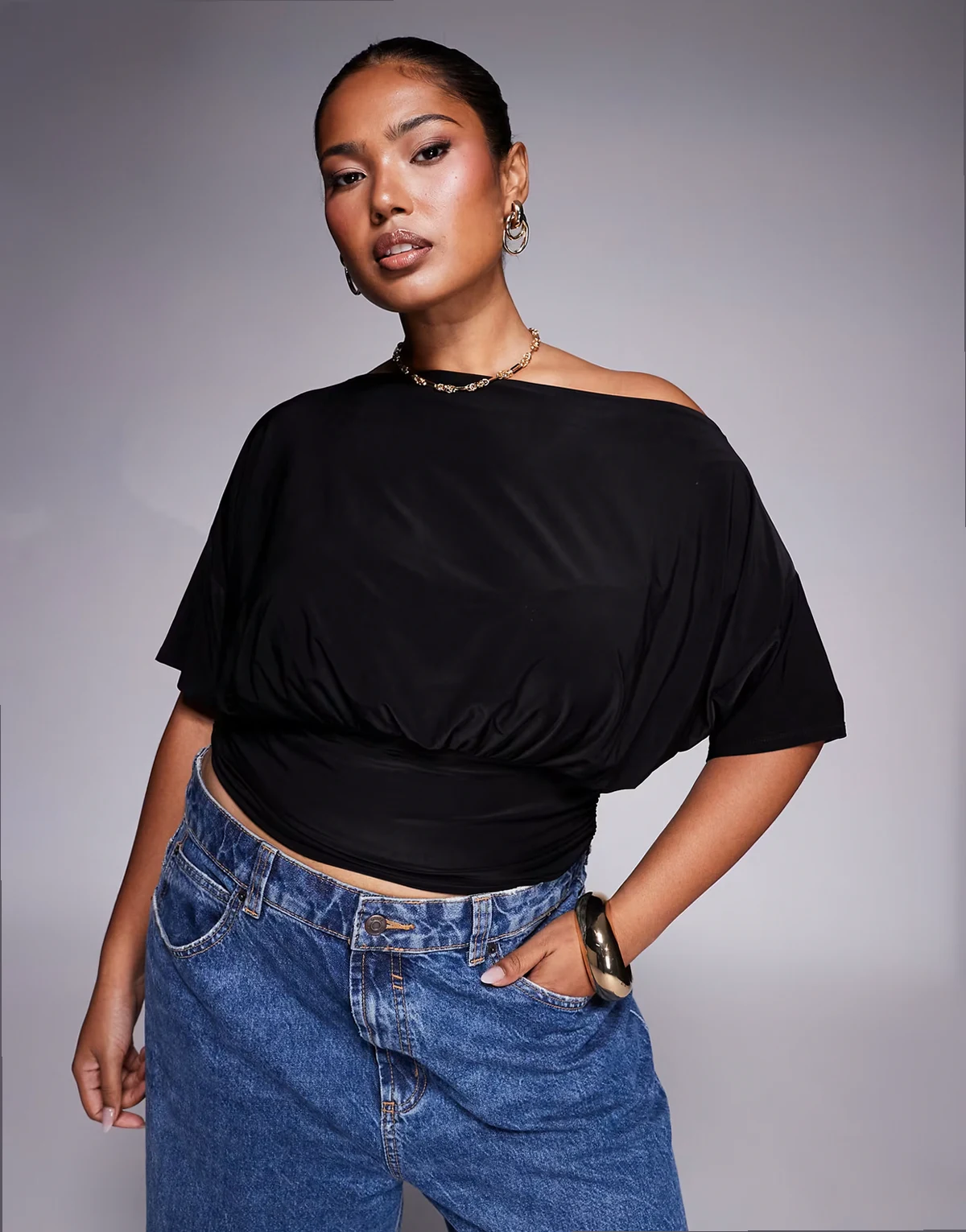 ASOS DESIGN Curve – Czarny asymetryczny zwężany w talii top na jedno ramię z krótkimi rękawami