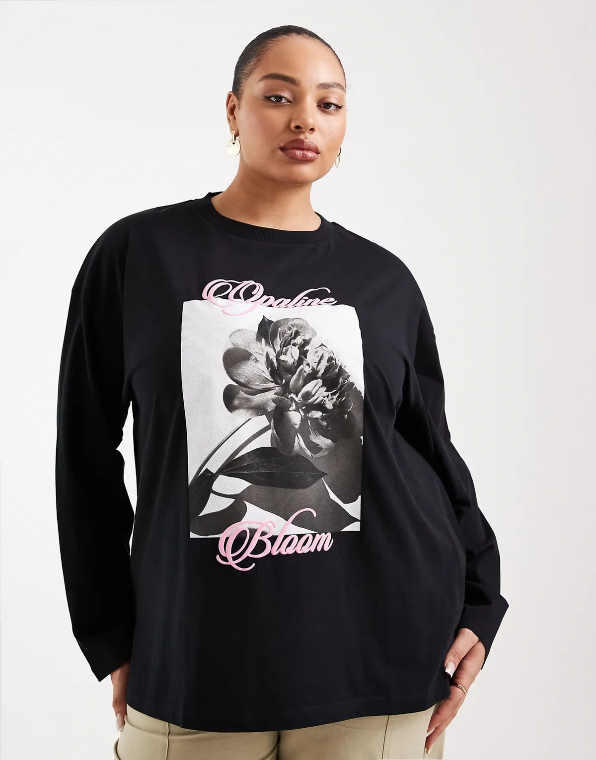 ASOS DESIGN Curve – Czarny T-shirt z długimi rękawami i grafiką z kwiatami