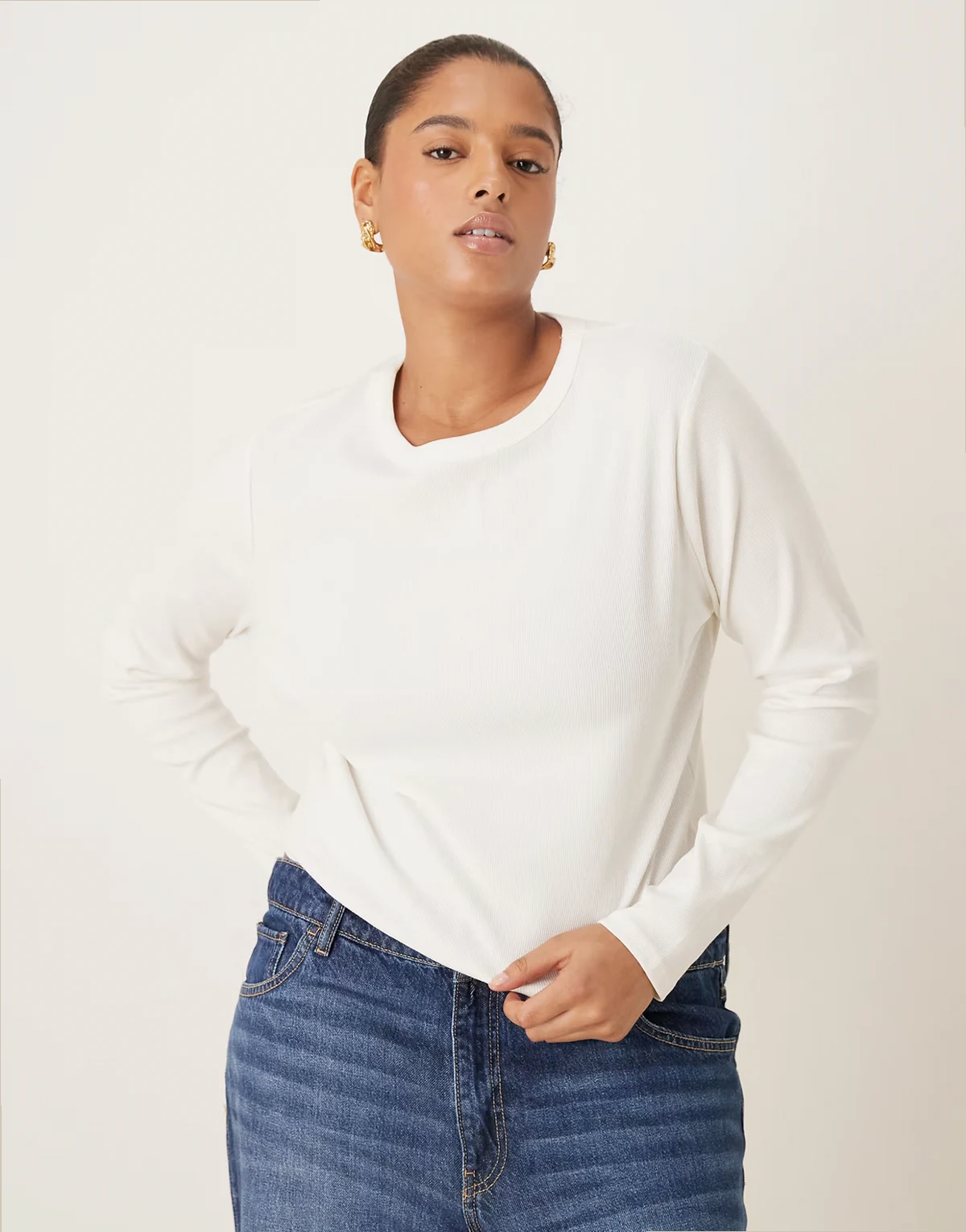 ASOS DESIGN Curve – Kremowy prążkowany top z długimi rękawami i okrągłym dekoltem