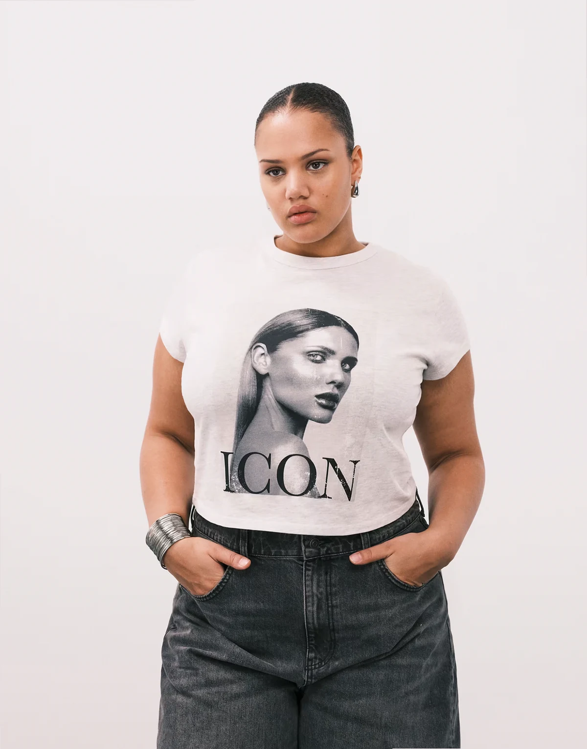 ASOS DESIGN Curve – Jasnoszary melanżowy krótki T-shirt z grafiką „Icon“