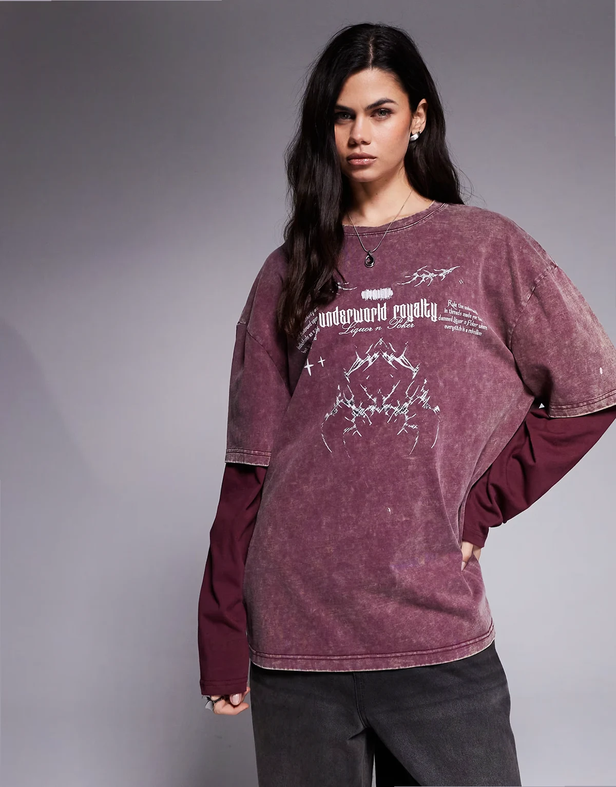 – Różowy T-shirt oversize z długimi rękawami z motywem złamanego serca