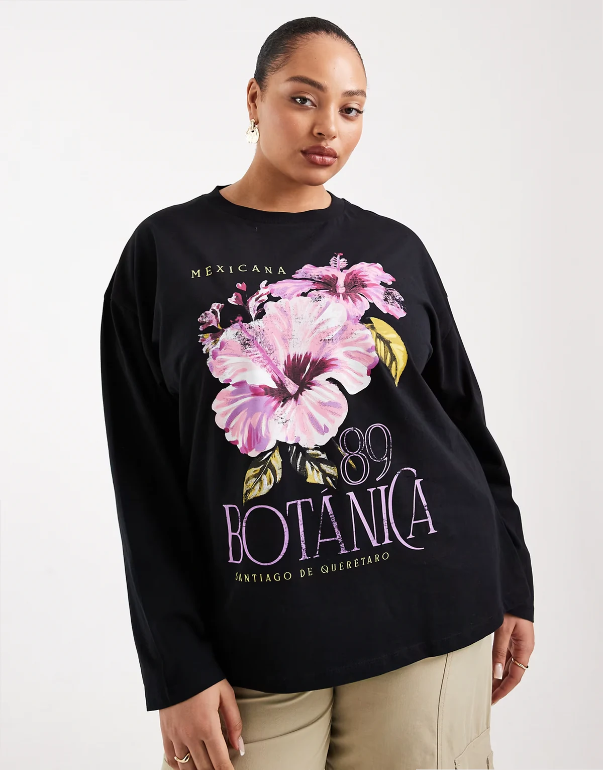 ASOS DESIGN Curve – Czarny T-shirt z długimi rękawami i grafiką z napisem Botanica