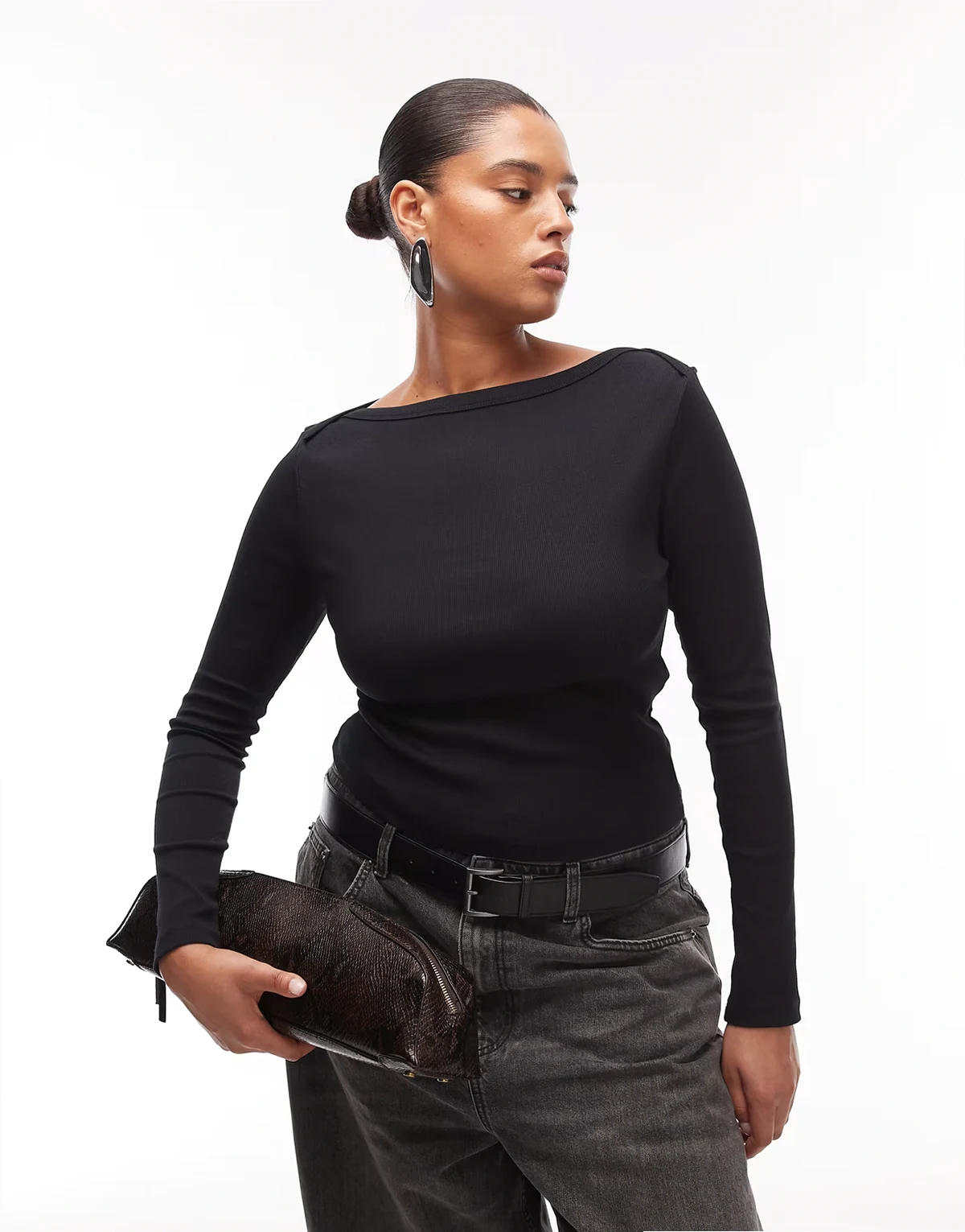ASOS DESIGN Curve – Czarny top z długimi rękawami, dekoltem w łódkę i ozdobną lamówką