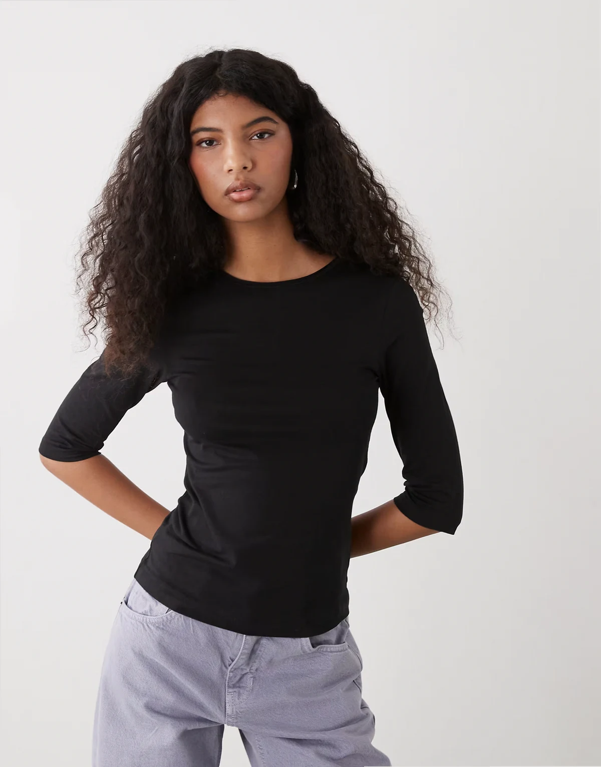 – Slim-Fit-Oberteil in Schwarz mit Dreiviertelärmeln