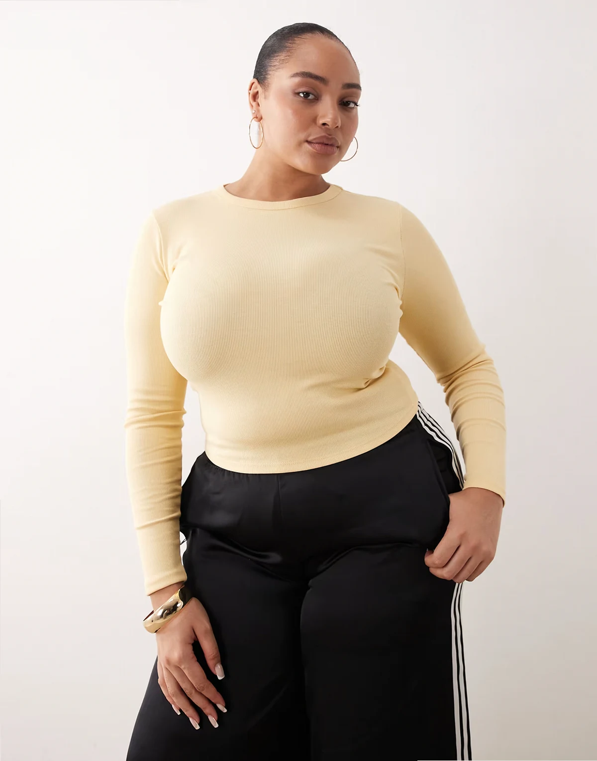 ASOS DESIGN Curve – Kremowożółty prążkowany top z długimi rękawami i okrągłym dekoltem