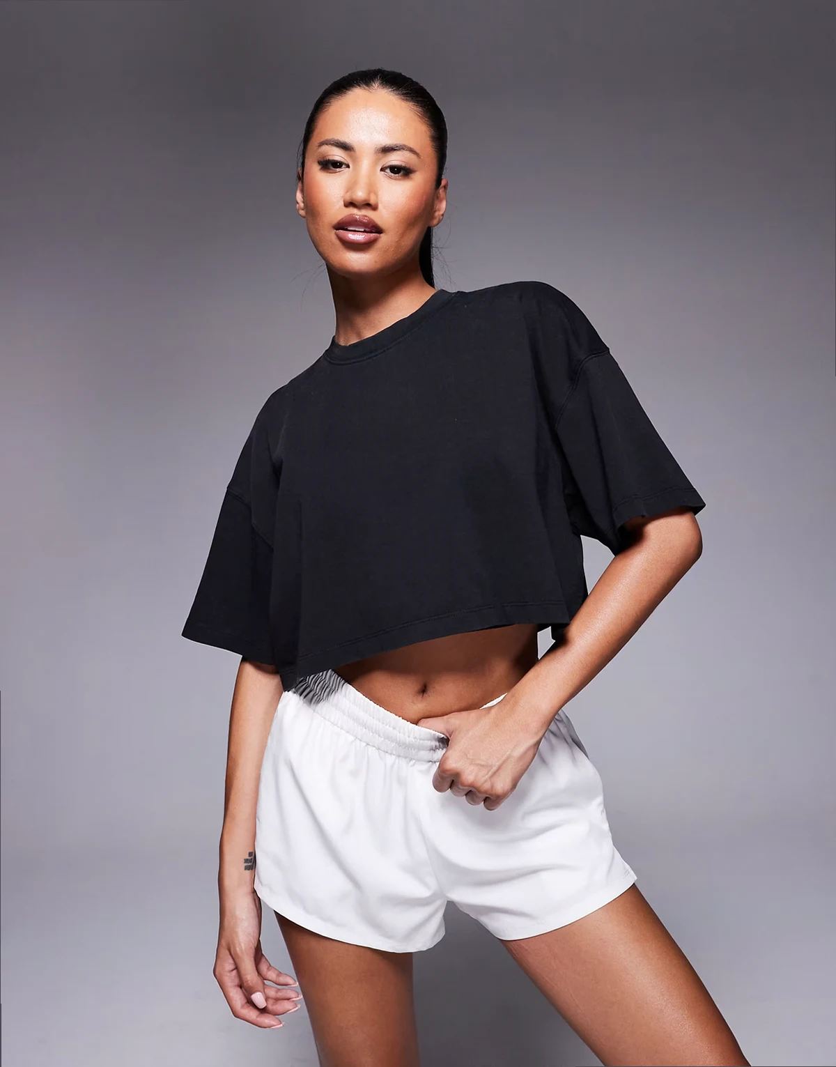 Icon heavyweight cotton cropped t-shirt with quick dry finish in washed black