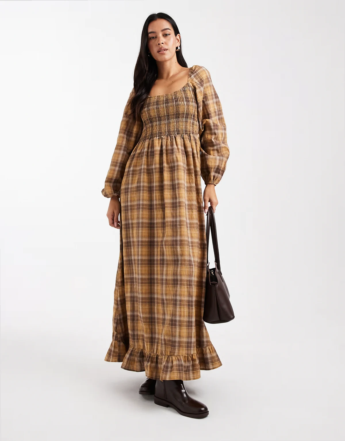 – Musztardowobrązowa marszczona na górze sukienka maxi z bufkami w kratę