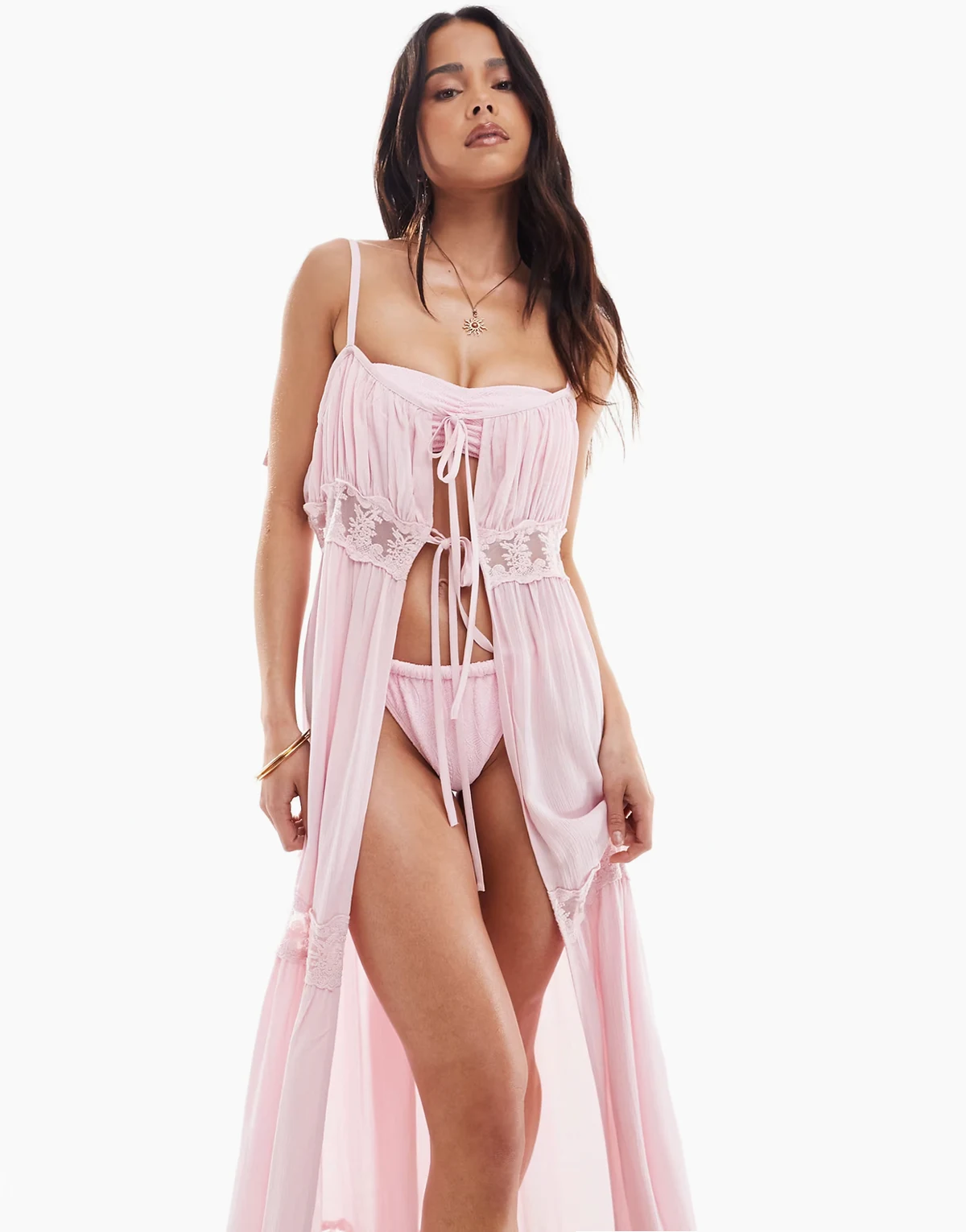 – Maxi-Strandkleid in Zartrosa mit gebundener Vorderseite und Spitzenborte