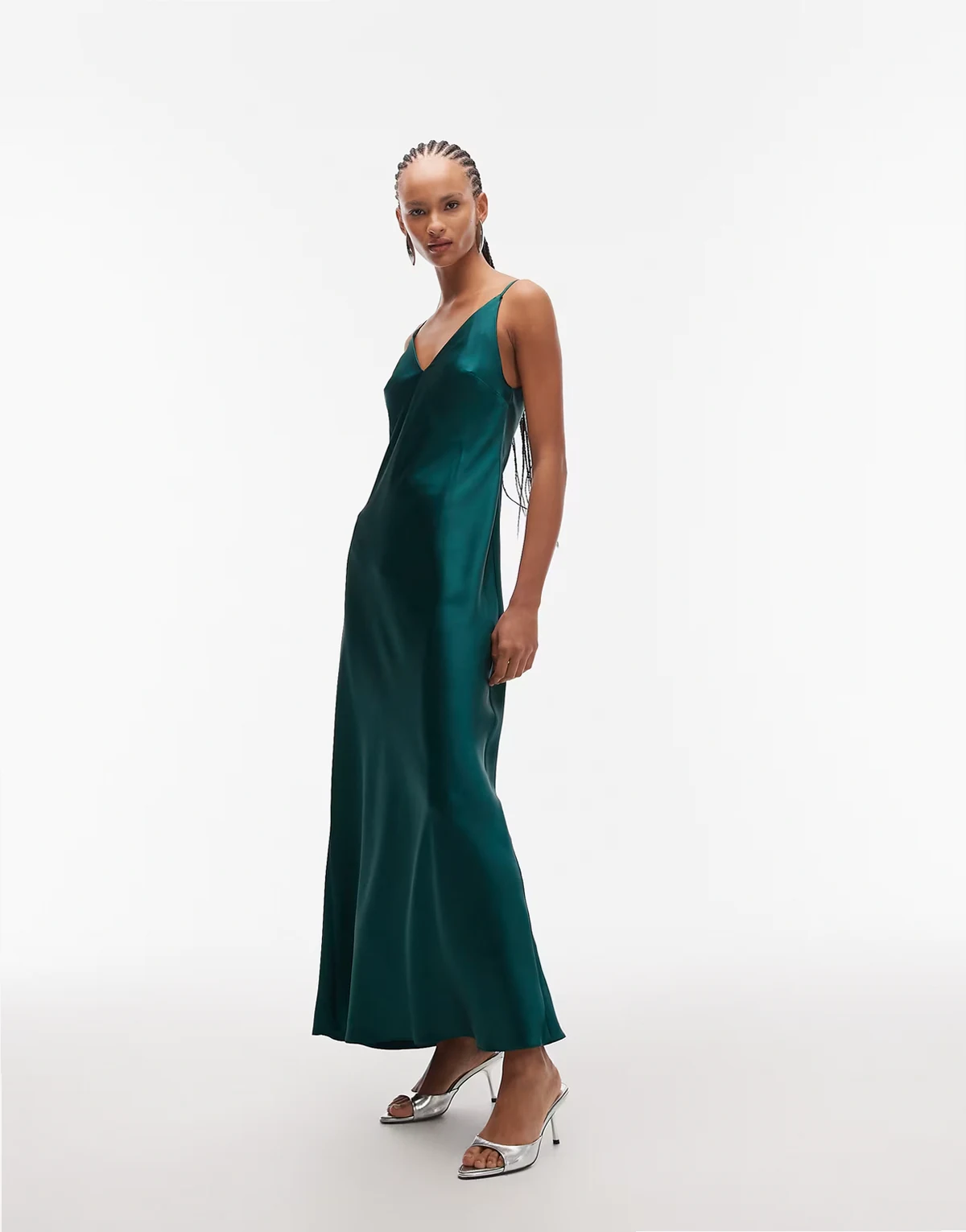 – Midi-Trägerkleid aus Satin in Petrol mit V-Ausschnitt
