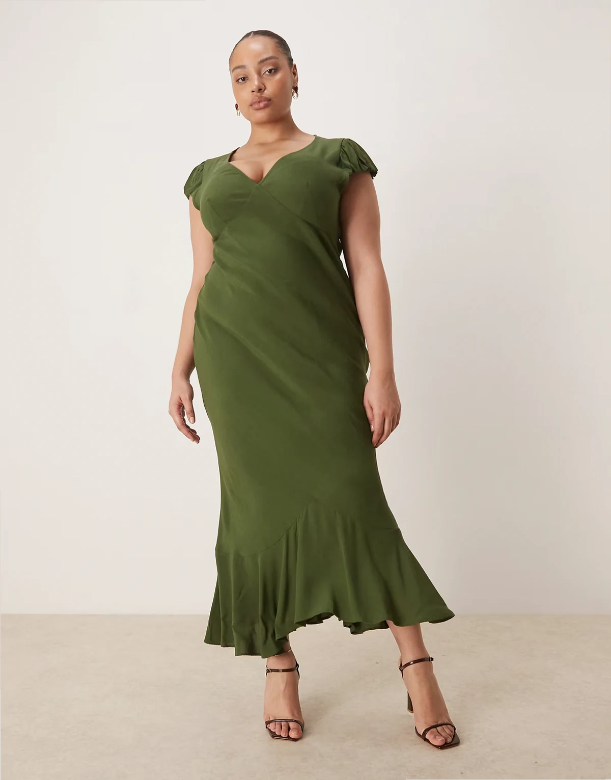 ASOS DESIGN Curve – Zielona sukienka maxi z bufkami i dekoltem w szpic