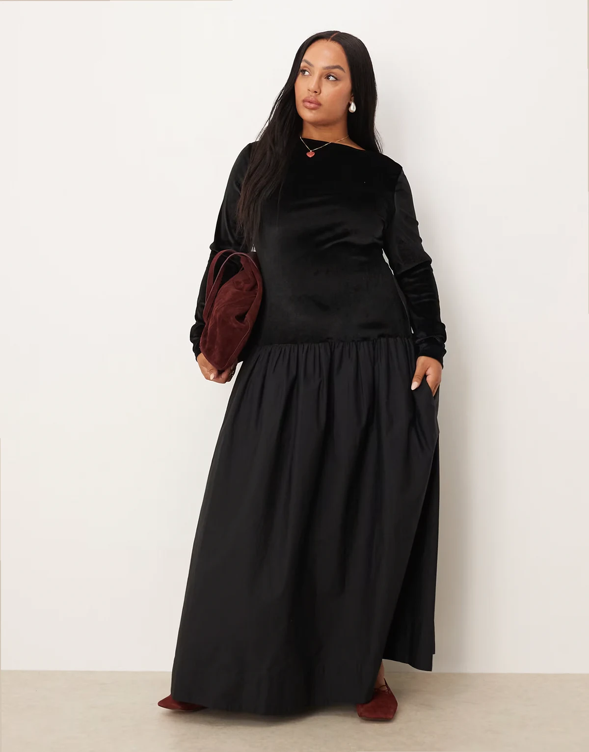 ASOS DESIGN Curve – Czarna aksamitna sukienka maxi z popelinową spódnicą