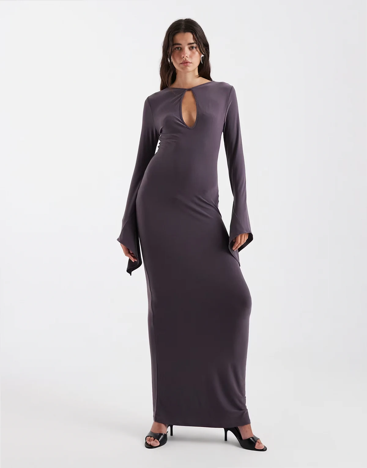 – Asymmetrisches Maxikleid in Anthrazit mit Flügelärmeln
