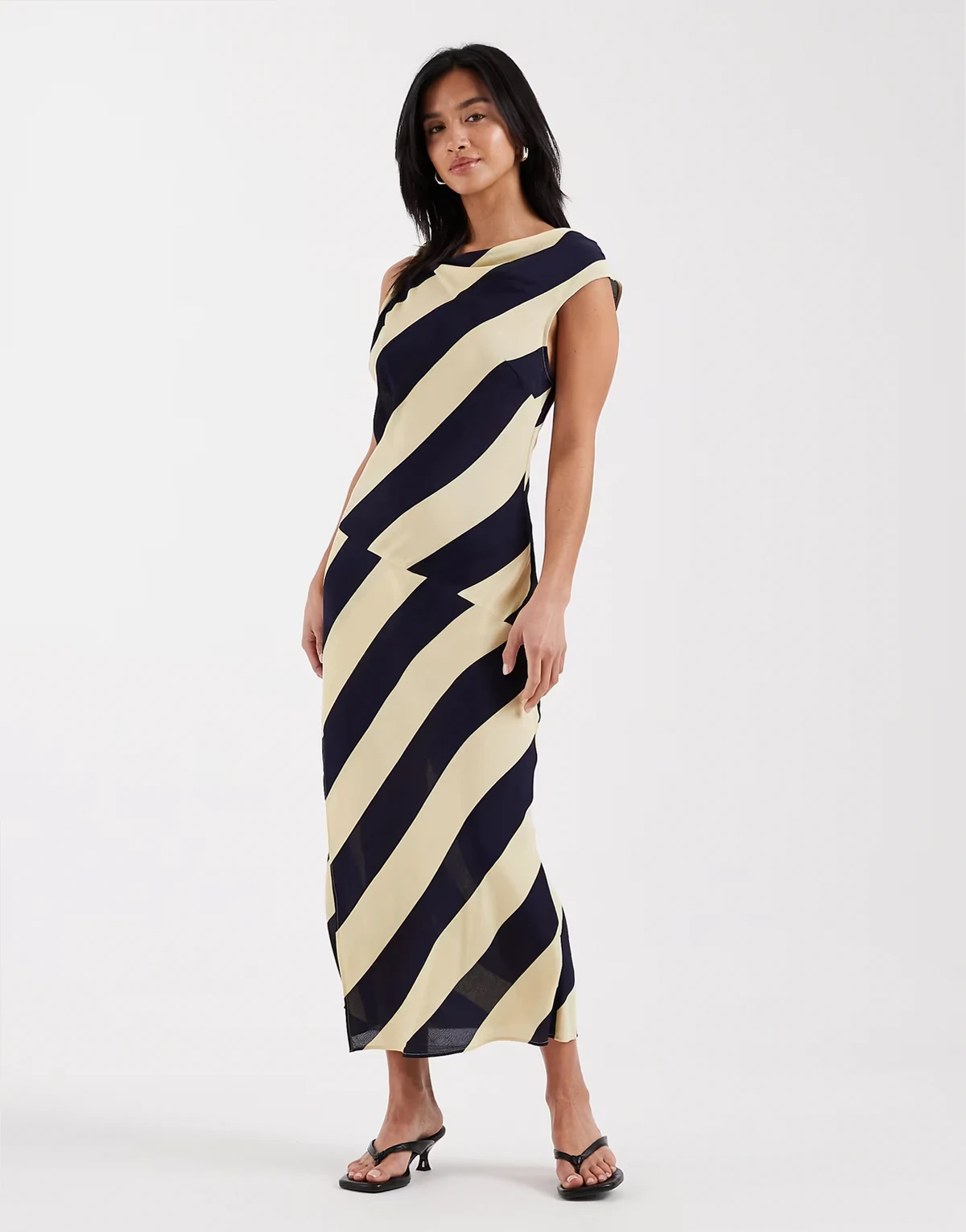 ASOS DESIGN Petite – Midikleid mit Wasserfallausschnitt und transparentem Streifenmuster