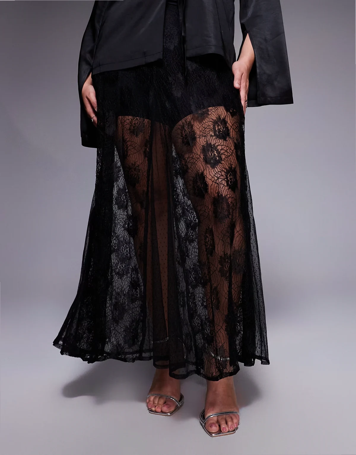 ASOS DESIGN Curve – Czarna prześwitująca spódnica maxi z godetami z koronki w mieszane wzory