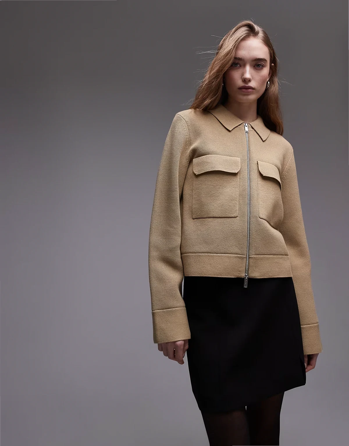 – Kompakte Utility-Strickjacke aus reiner Baumwolle in Dunkelbeige