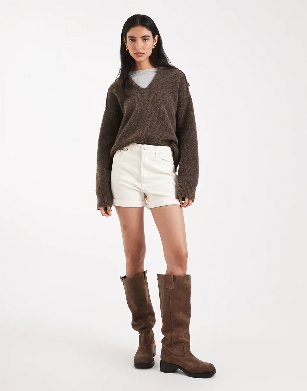 – Białe szorty jeansowe mom fit