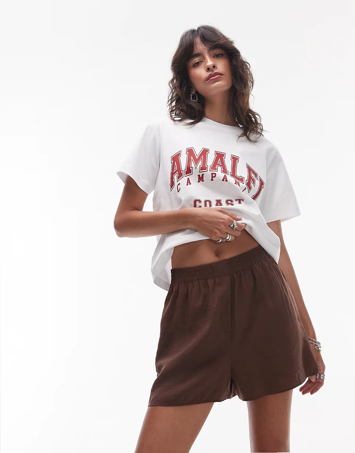 – Czekoladowe szorty z bardzo miękkiej tkaniny cupro, część zestawu
