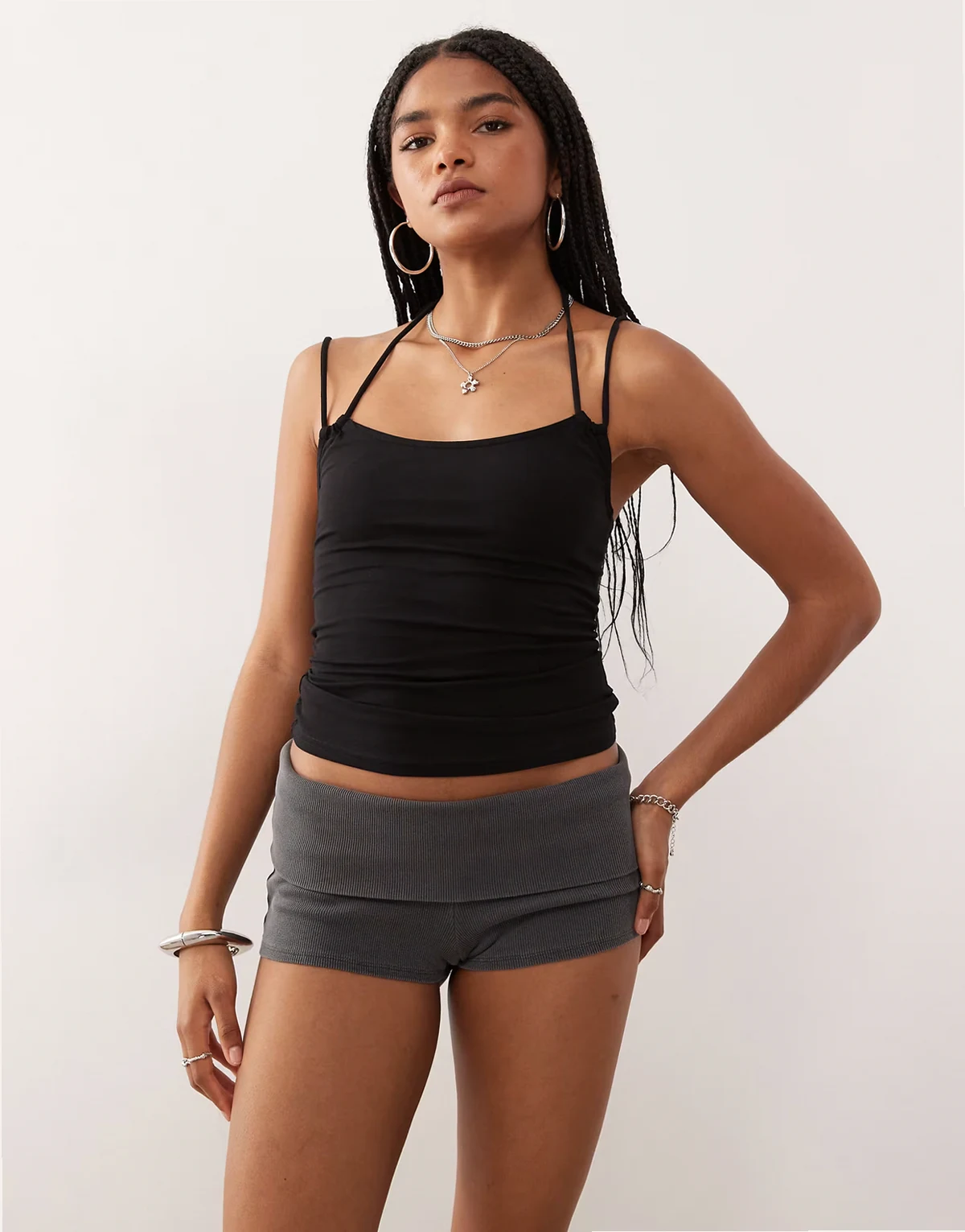 – Gerippte Jersey-Hotpants in verwaschenem Schwarz mit umgeschlagenem Bund