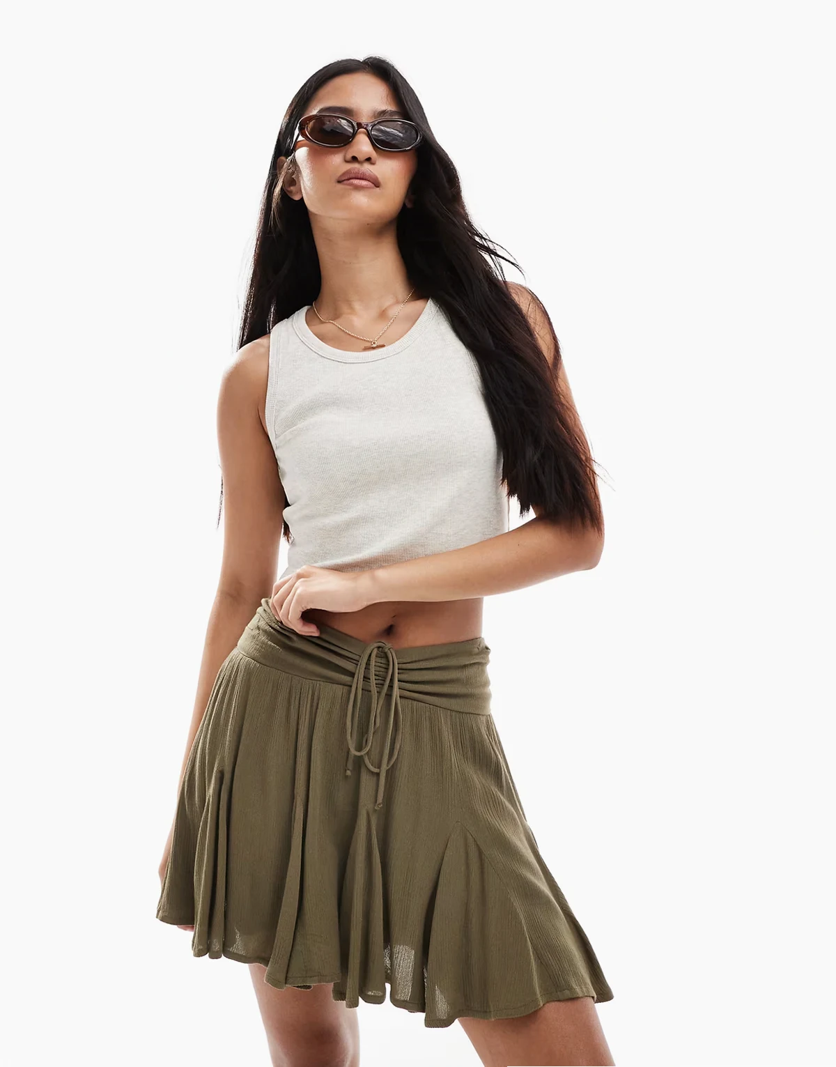 – Ausgestellte Shorts in Khaki aus grob gewebter Baumwolle