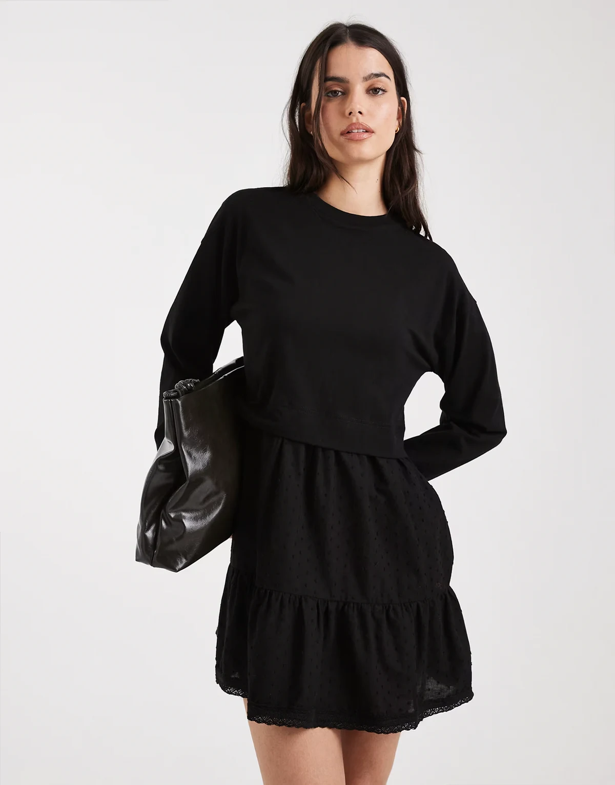 – Mini-T-Shirtkleid aus Materialmix in Schwarz mit Noppenmuster