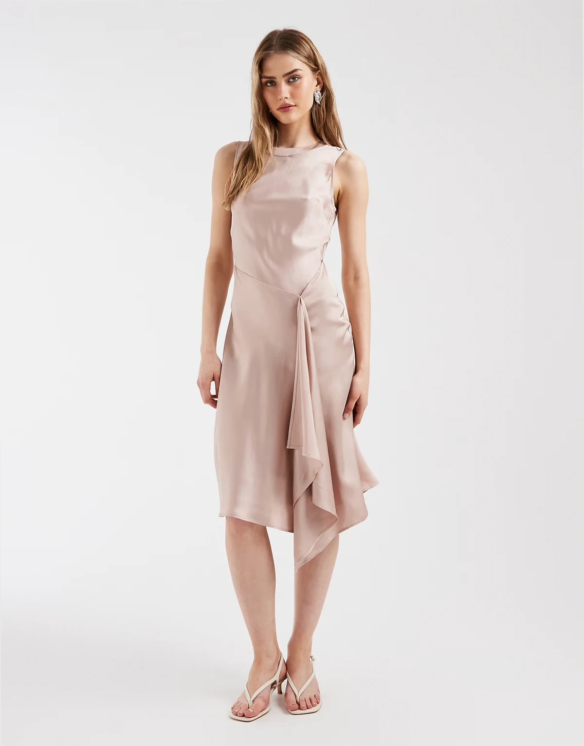 – Ärmelloses Kleid in Gipsrosa mit asymmetrischem Saum