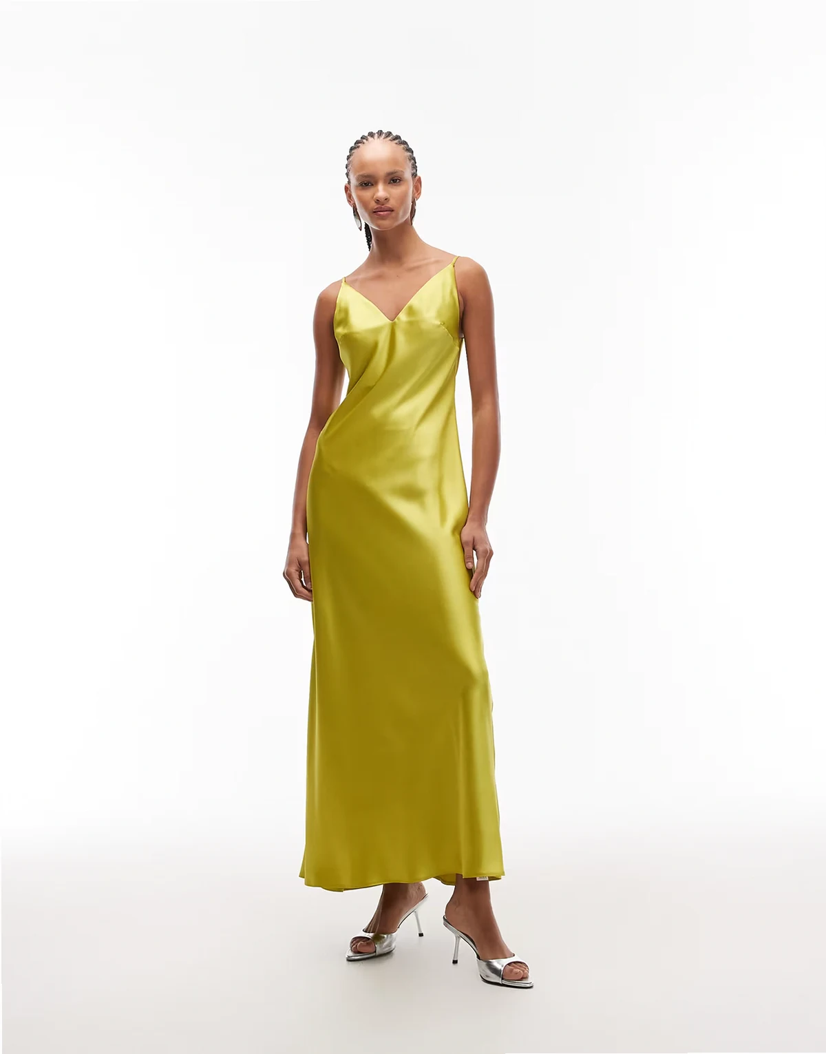 – Midi-Trägerkleid aus Satin in Gelbgrün mit V-Ausschnitt