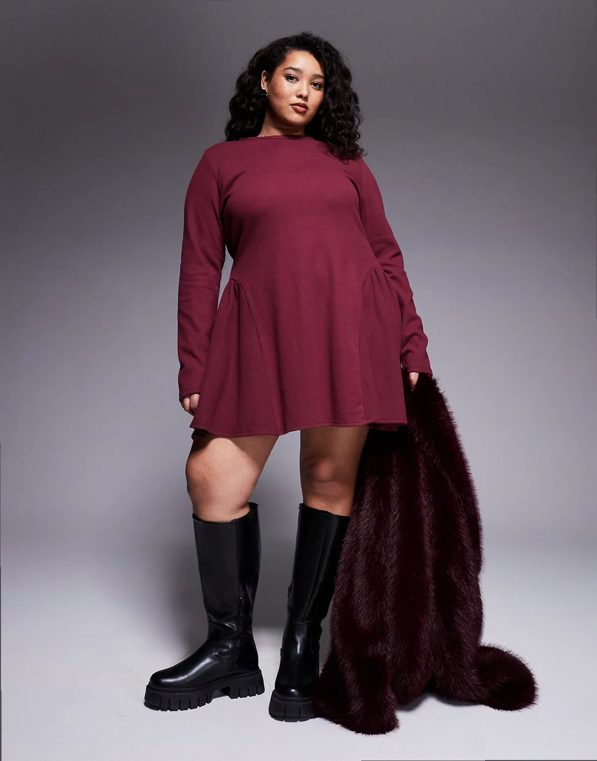 ASOS DESIGN Curve – Bordowa bardzo miękka sukienka mini z długimi rękawami i godetami